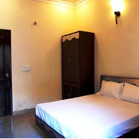 Hotel Malik Continental New Delhi Exterior photo