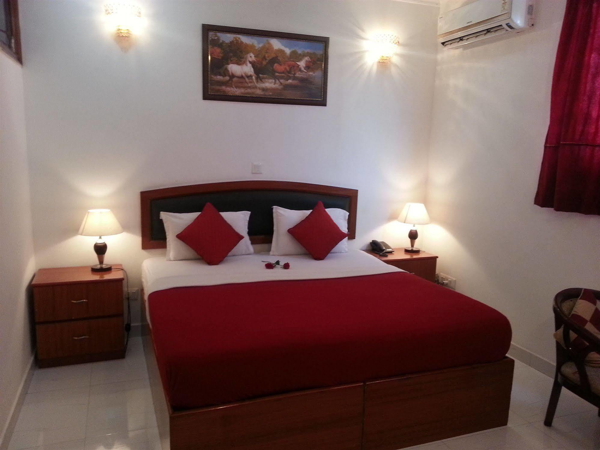 Hotel Malik Continental New Delhi Exterior photo