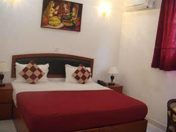 Hotel Malik Continental New Delhi Exterior photo