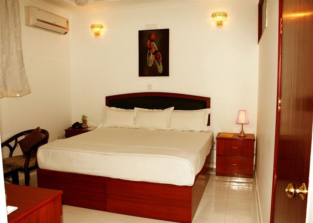 Hotel Malik Continental New Delhi Exterior photo